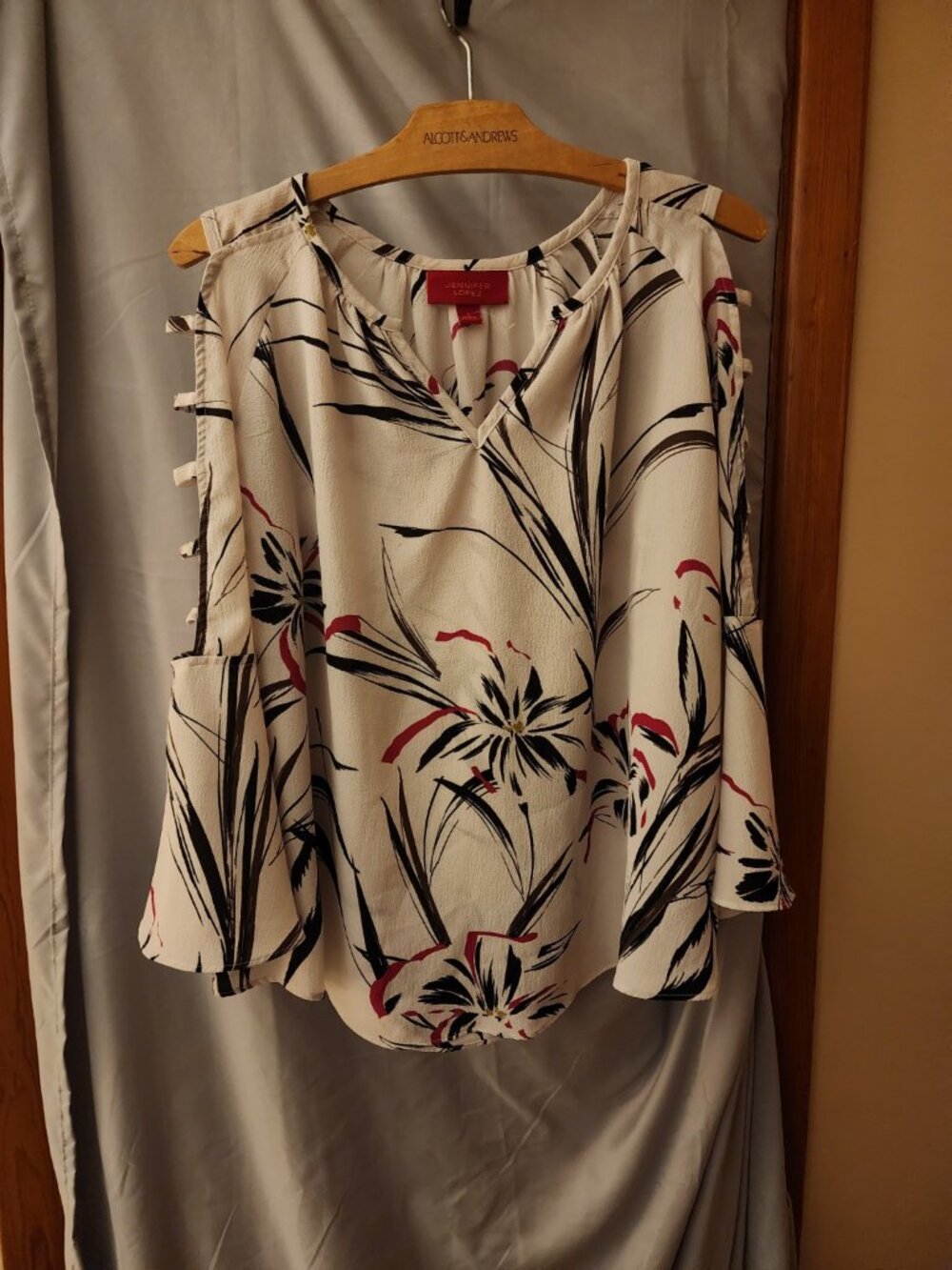 Jennifer Lopez Women’s Large Floral Cold Shoulder Bell Sleeve Blouse